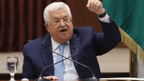 Mahmoud Abbas gestures as he gives a speech in Ramallah on 19 May 2020