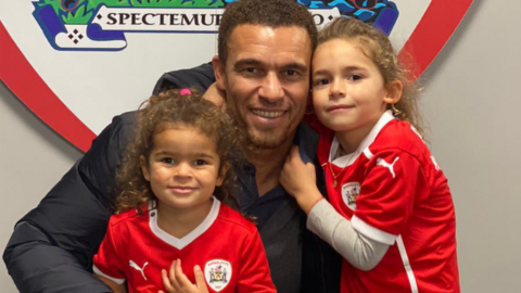 Barnsley boss Valerien Ismael with his two daughters Lupita and Cataleya