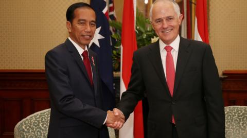 Indonesian President Joko Widodo (L) shakes hands with Australian Prime Minister Malcolm Turnbull at Admiralty House in Sydney, Australia, February 26, 2017