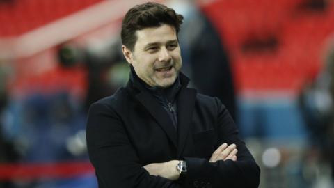 Paris St-Germain boss Mauricio Pochettino reacts during his side's Ligue 1 game with Brest