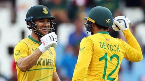 South Africa's Reeze Hendricks and Quinton de Kock celebrate