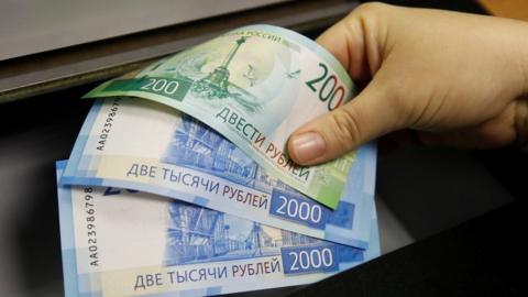 Rouble notes, 2017 pic
