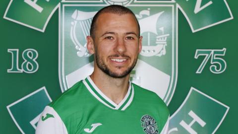 Adam Le Fondre joins Hibs from Sydney FC