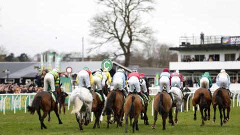 The crowd for Midlands Grand National Day at Uttoxeter was 1,100 up on last year