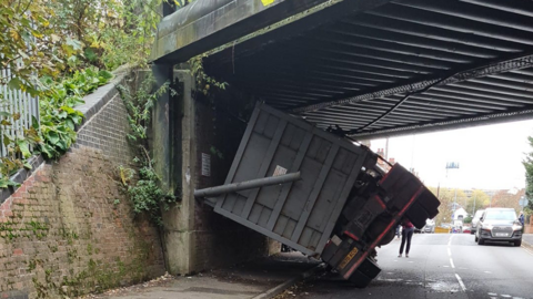 The lorry crashed and got stuck underneath a railway bridge on Birmingham Road, Warwick