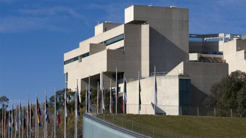 Image shows the High Court of Australia, Canberra
