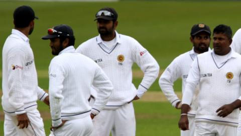 Sri Lanka's fielders look dejected