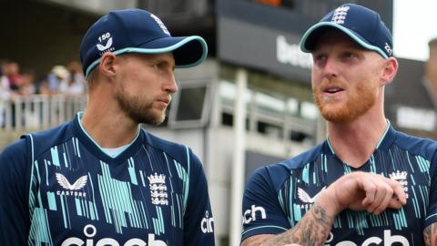 England's Joe Root and Ben Stokes chat in the pre-match huddle before a one-day international