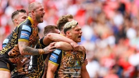 Leigh celebrate against Hull KR