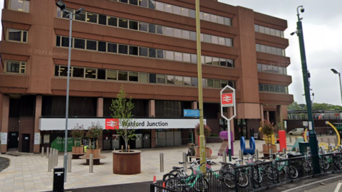 Exterior of Watford Junction railway station