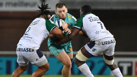 Luke Cowan-Dickie is tackled by Montpellier's French Brandon Paenga-Amosa and Yacouba Camara