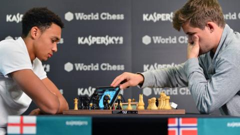 Trent Alexander-Arnold plays chess against Grandmaster Magnus Carlsen