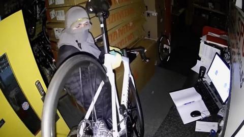 Thieves stealing bikes