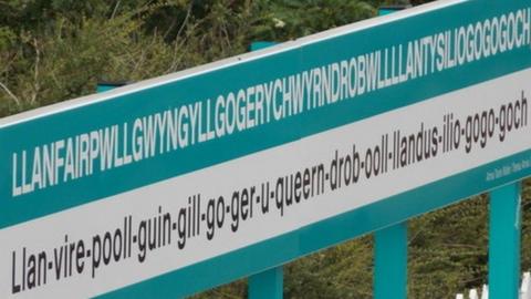 Llanfairpwllgwyngyllgogerychwyrndrobwllllantysiliogogogoch railway sign