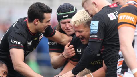 Saracens celebrate a try