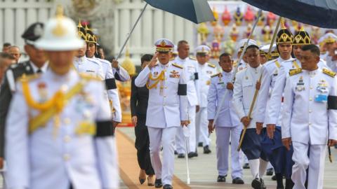 Thailand"s King Maha Vajiralongkorn Bodindradebayavarangkun salutes as he leaves the monument of King Rama I after signing a new constitution in Bangkok