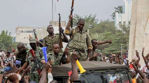 Soldiers in Mali cheered by crowds