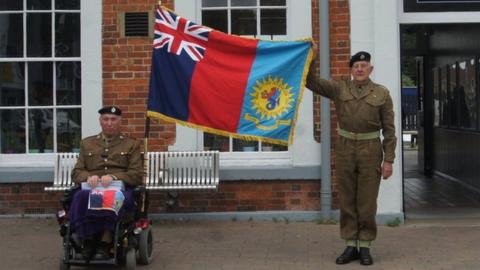 Roy Hunt (right) and Michael ˿r outside Andover train station