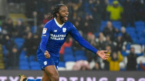 Romain Sawyers celebrates