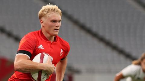 Great Britain's Ben Harris runs with the ball