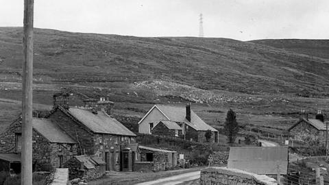 Tryweryn cyn iddo gael ei foddi