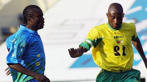 Peter Ndlovu in action for Zimbabwe