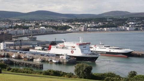 Photo of the Ben-my-Chree and Manannan in Douglas Harbour