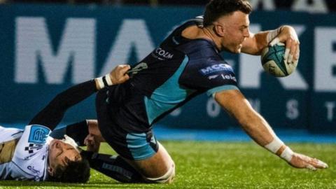 Cafodd Jack Dempsey drydydd cais Glasgow Warriors yn erbyn y Dreigiau