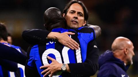 Simone Inzaghi hugs Romelu Lukaku