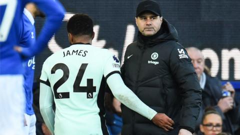 Mauricio Pochettino looks on after substituting Reece James off