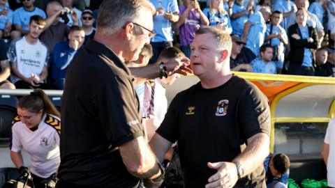 Coventry manager Mark Robins (right) with Bristol City boss Nigel Pearson