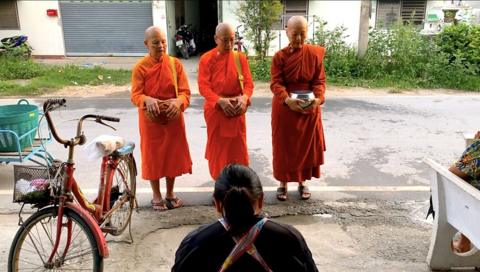 Thai female monks