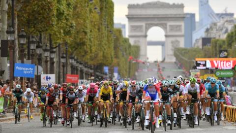 The peloton pass the Arc de Triomphe at the Tour de France