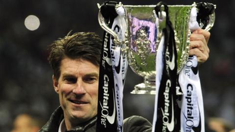 Michael Laudrup holds the Capital One Cup aloft