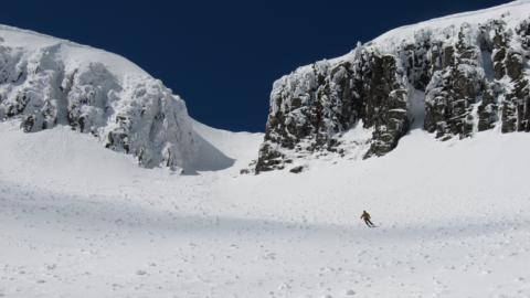 Skiing into Coire an Lochain on Aonach Mòr