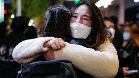 Survivor (R) of Itaewon crush grieves for victims in Seoul, 31 Oct 22