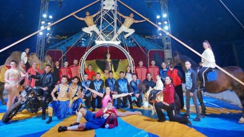 Circus Mondao performers