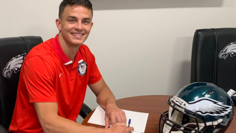 Devon Allen signing for the Philadelphia Eagles