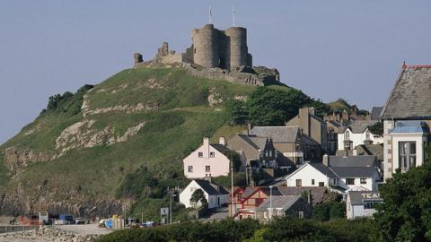 Cricieth, Gwynedd, with its castle in view