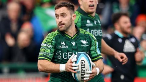 Caolin Blade prepares to run in Connacht's first try
