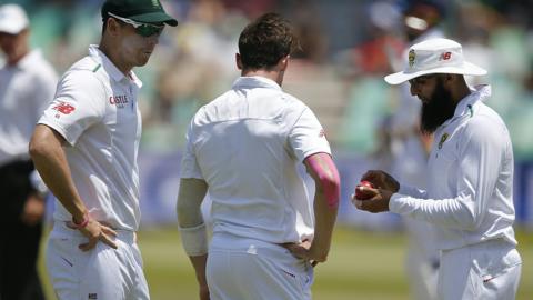 Hashim Amla talks to his bowlers on day three of first Test against England