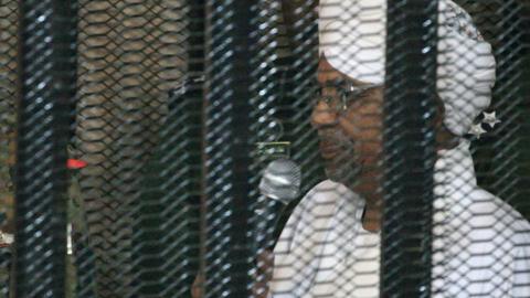 Omar el-Bashir in court