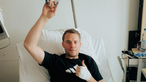 Manuel Neuer in a hospital bed