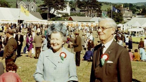 Syr Ifan ab Owen Edwards a'i wraig y Fonesig Ellen Edwards - Eisteddfod yr Urdd Llanrwst 1968