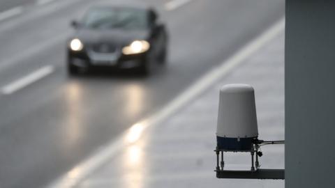 A Stopped Vehicle Detection device