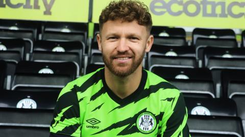 Forest Green have signed striker Matty Taylor following his departure from League One Oxford United.