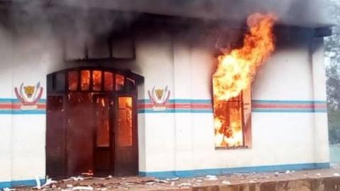 Town hall on fire in Beni