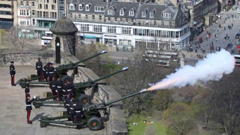 41-gun salute in Edinburgh
