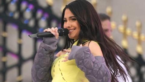 Mabel performing at Buckingham Palace