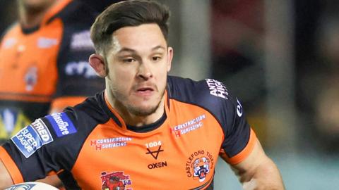 Niall Evalds runs with the ball for Castleford